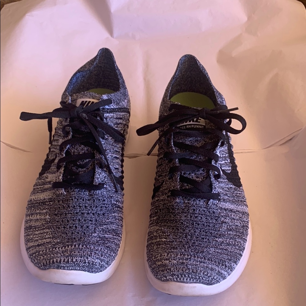 Nike Nike Free RN Flyknit White & Black Size 10 - Picture 3 of 8